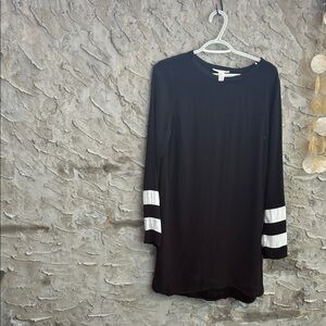 Forever 21 Black Dress Scoop Neck White Sleeve Accents Excellent Condition Sz M